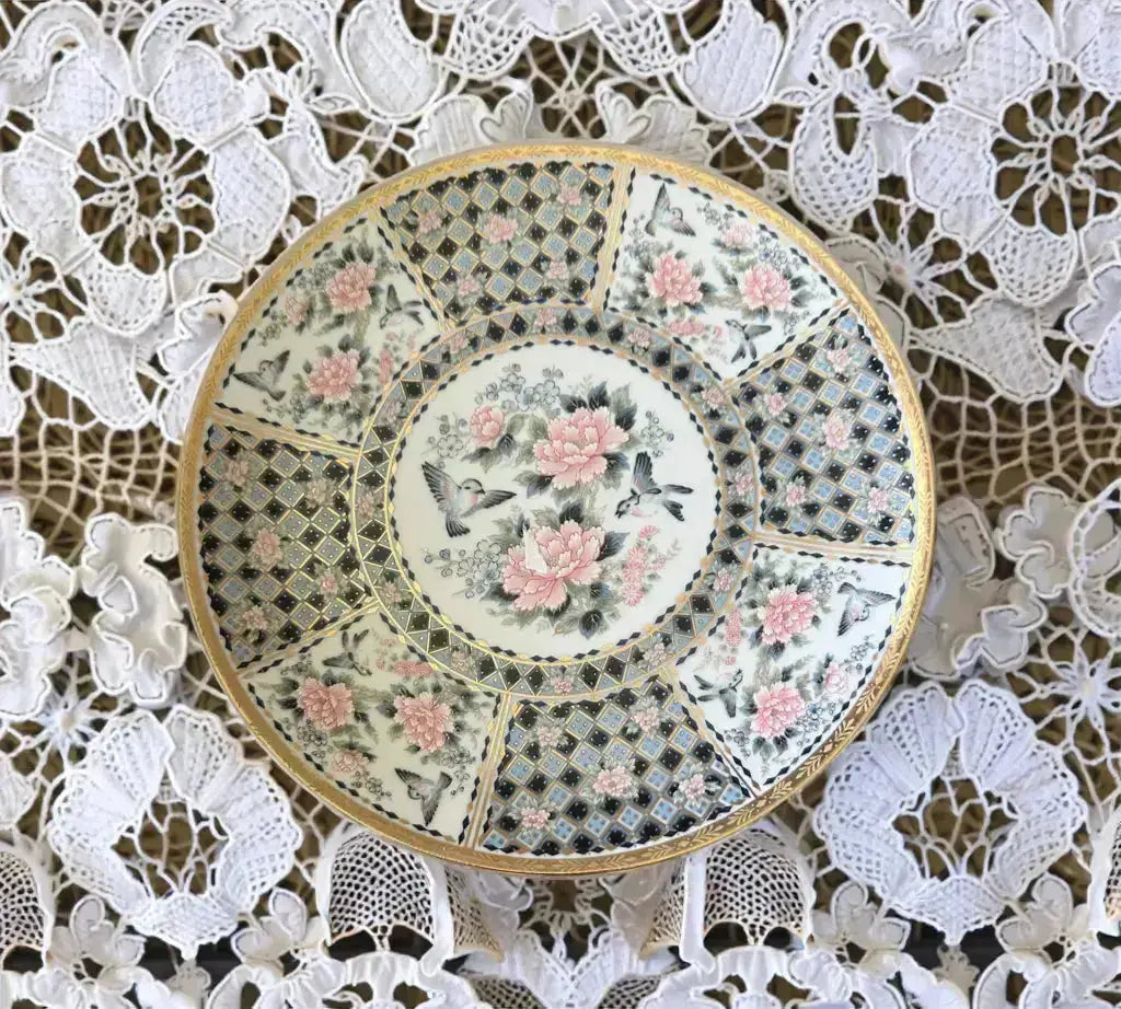 🌿 Hummingbird Round Vintage Ceramic Necklace (Upcycled Porcelain)