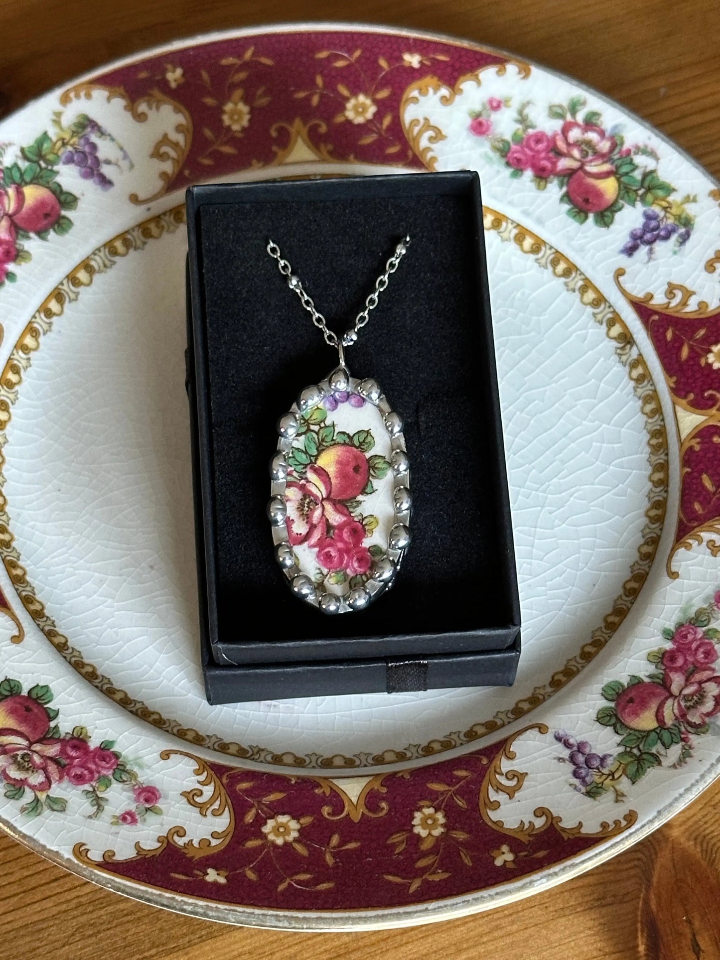 Broken Vintage Ceramics Necklace Upcycled Sustainable Handmade Jewelry in Dubai
The Big Little Shop