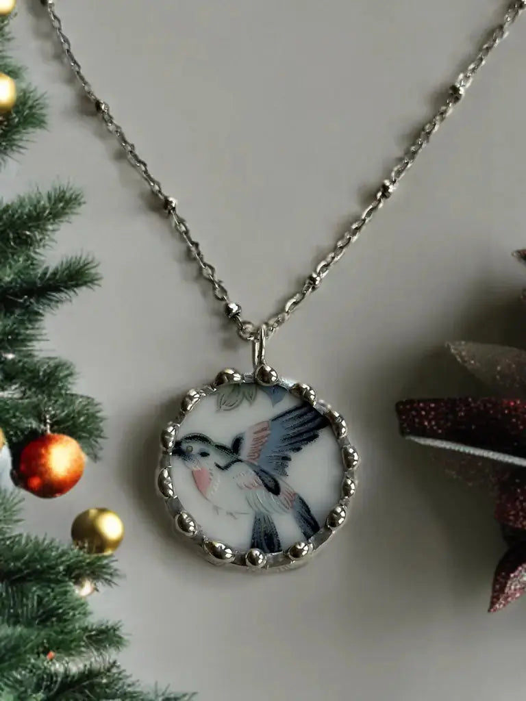 🌿 Hummingbird Round Vintage Ceramic Necklace (Upcycled Porcelain)